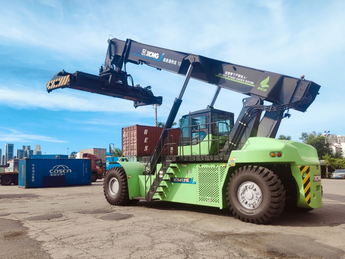 徐工E5系列正面吊开启“零碳港口”新实践