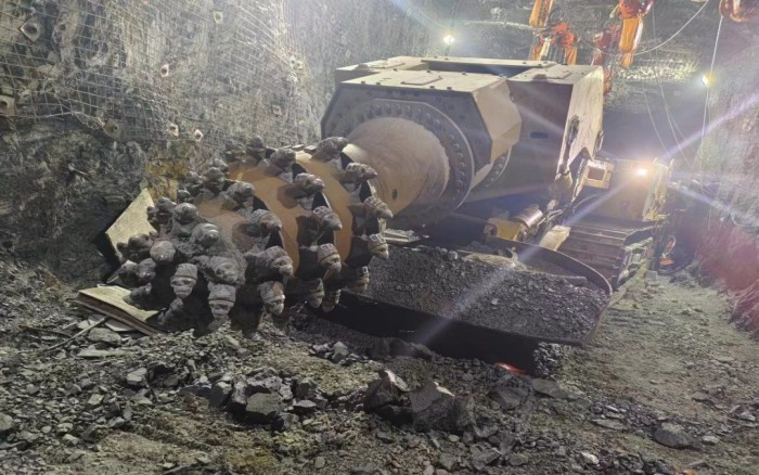 掘进磷矿！徐工XTR7/360掘进机点磷成金